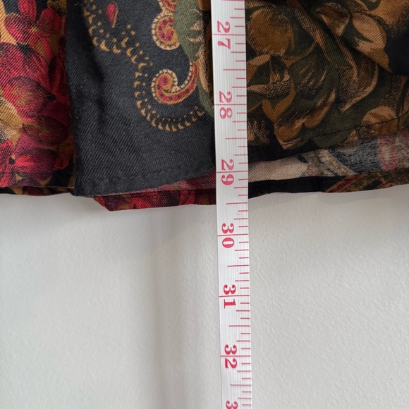 Elegant Floral A-Line Skirt in Black and Red - Picture 5 of 8